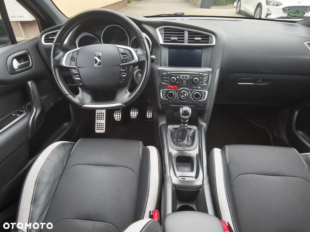 Citroën DS4 e-HDi 110 SoChic - 27