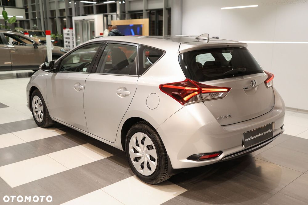 Toyota Auris - 4