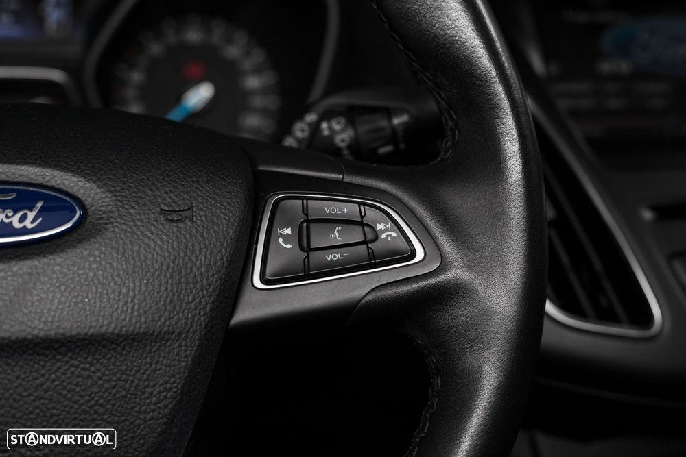 Ford Focus 1.0 EcoBoost S&S TITANIUM - 26