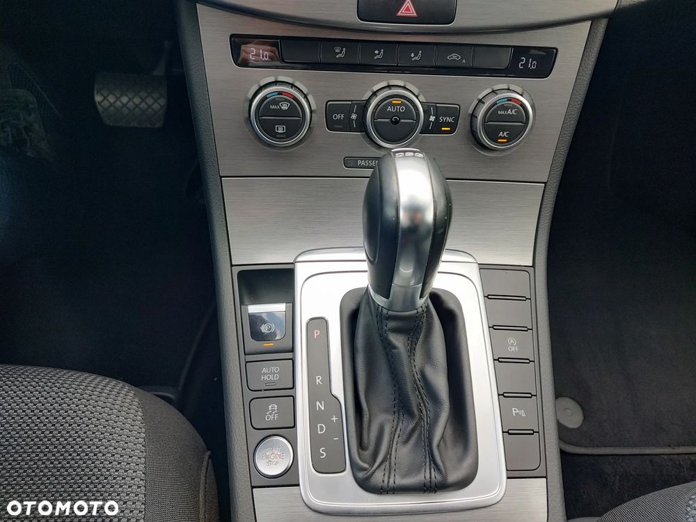 Volkswagen Passat 2.0 TDI Comfortline DSG - 13