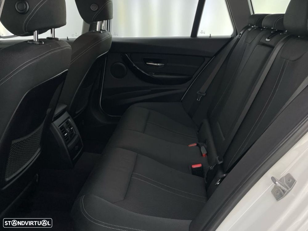 BMW 318 d Auto - 12