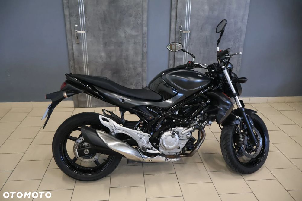 Suzuki Gladius - 2