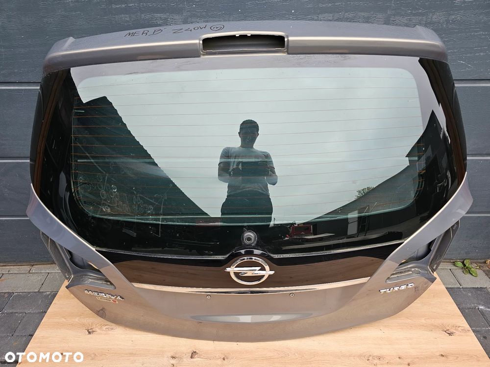 KLAPA BAGAŻNIKA TYŁ OPEL MERIVA B Z40W Z BLENDĄ EUROPEJSKĄ - 1
