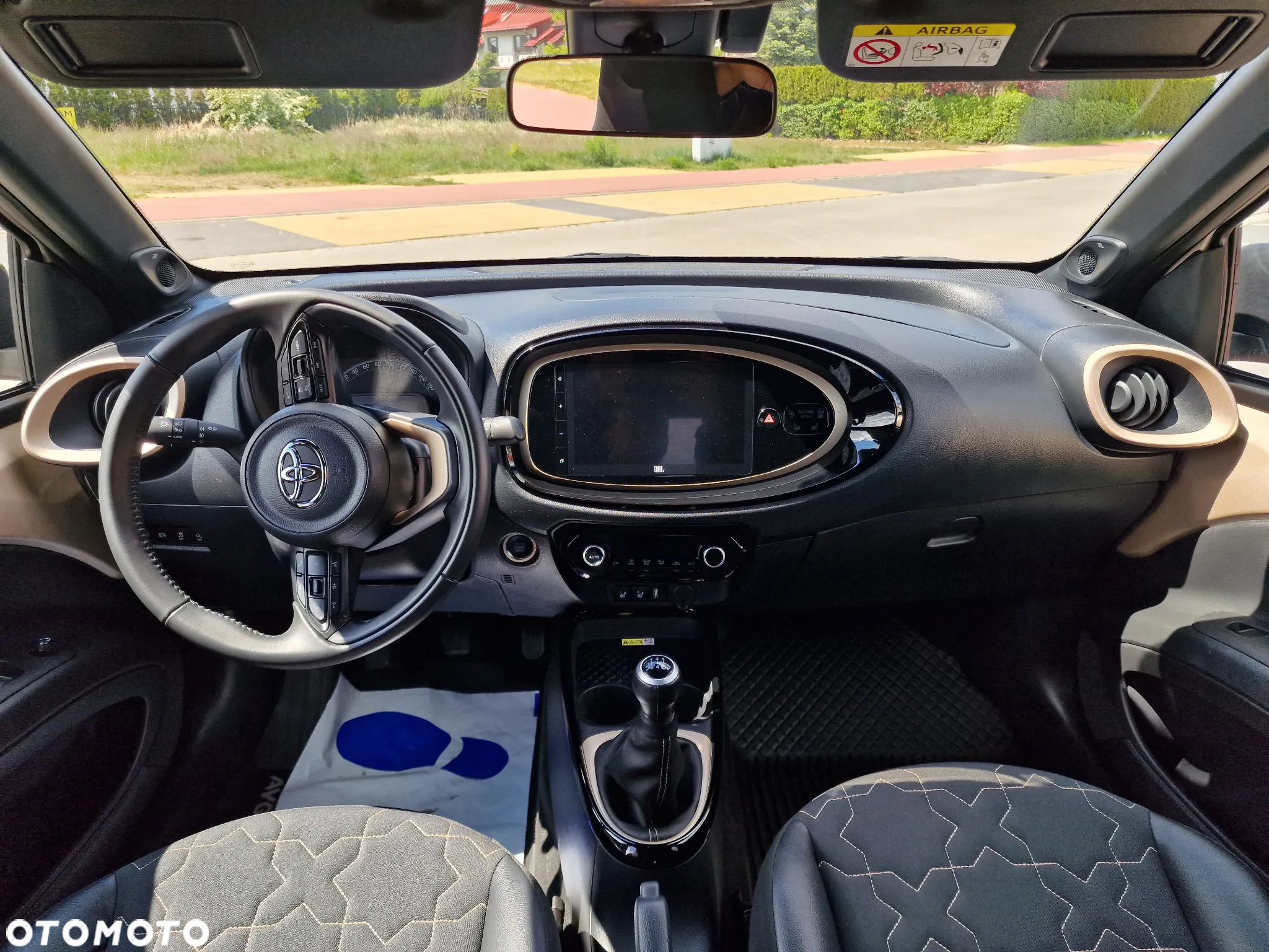 Toyota Aygo X 1.0 VVT-i JBL - 16