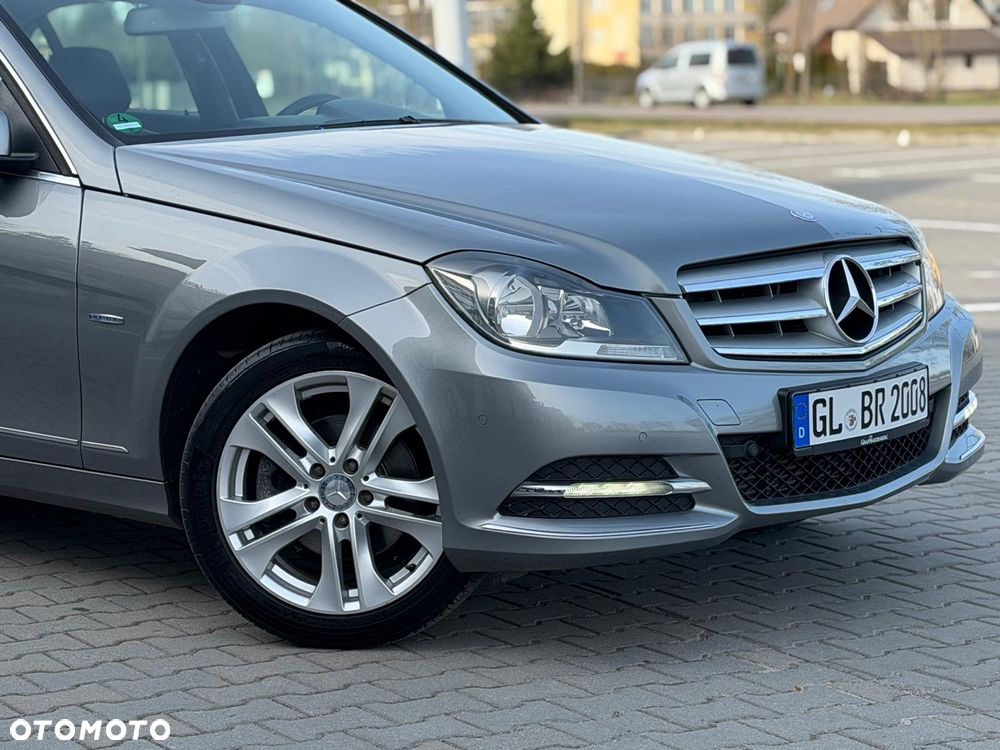 Mercedes-Benz Klasa C 180 CGI BlueEFFICIENCY Avantgarde - 12