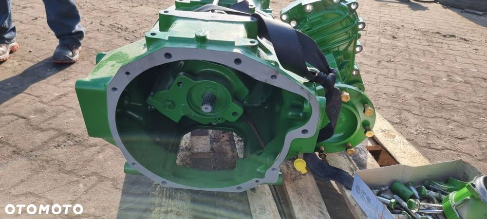 SKRZYNIA BIEGÓW TRAKTOR JOHN DEERE 3045R OBUDOWA - 5