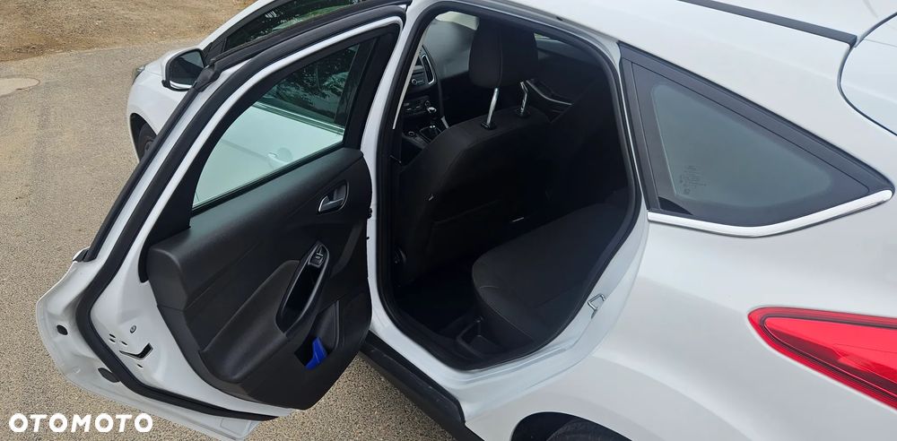 Ford Focus 1.5 TDCi DPF Start-Stopp-System Ambiente - 9