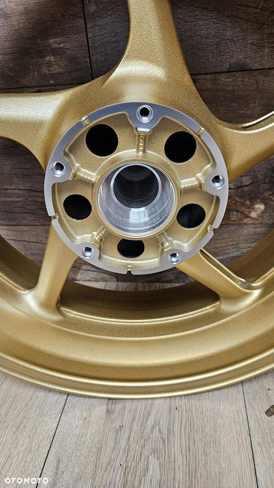 Nowa felga koło tył Yamaha YZF R1 RN22  5VY-25338-00-8L - 2