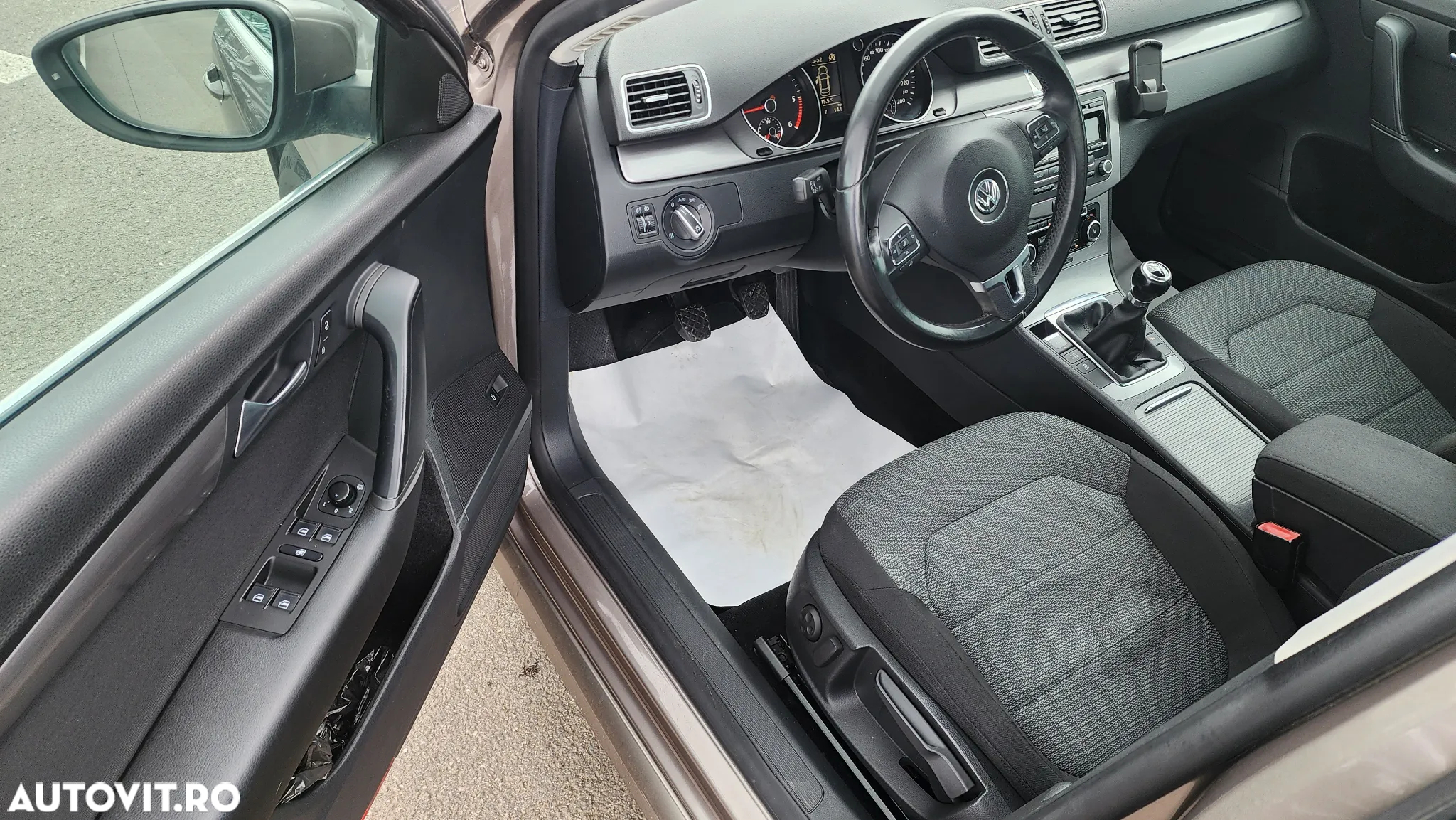 Volkswagen Passat - 8