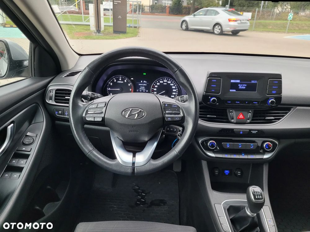 Hyundai i30 1.5 DPI Classic + - 10