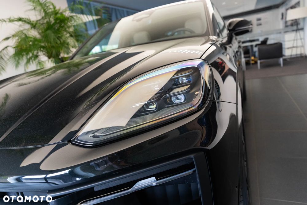 Porsche Cayenne E-Hybrid PHEV Black Edition - 38