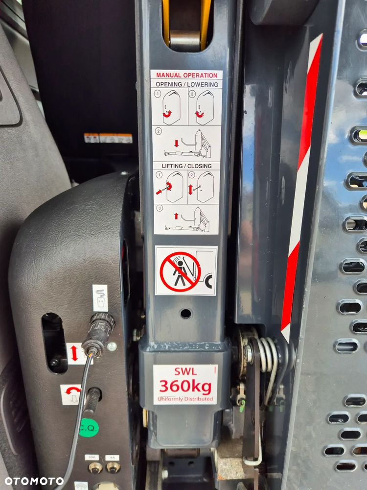 Ford Tourneo Custom - 23