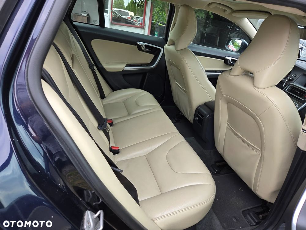 Volvo V60 D2 Momentum - 19