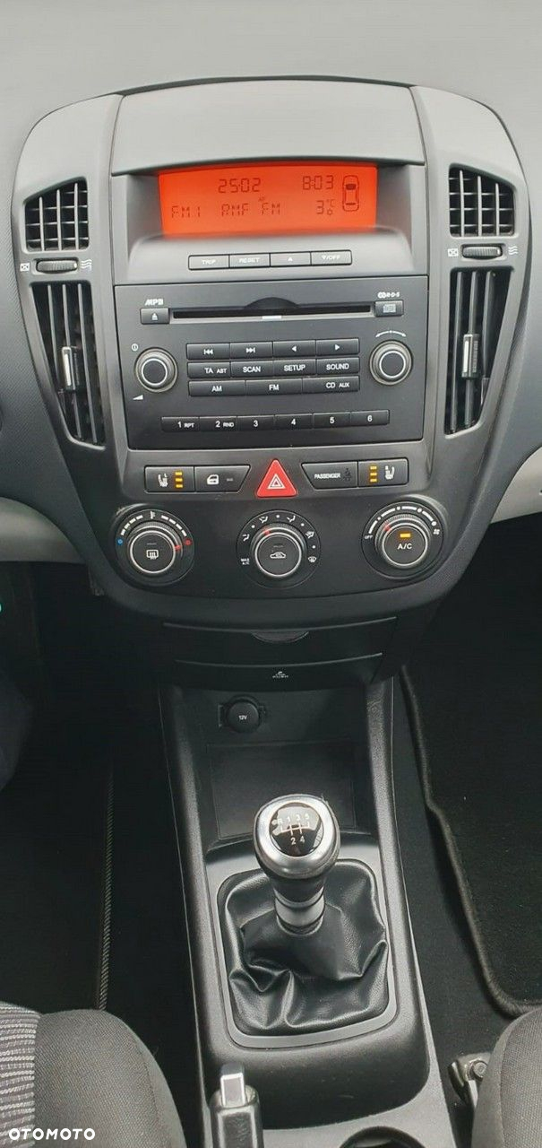 Kia Ceed - 11