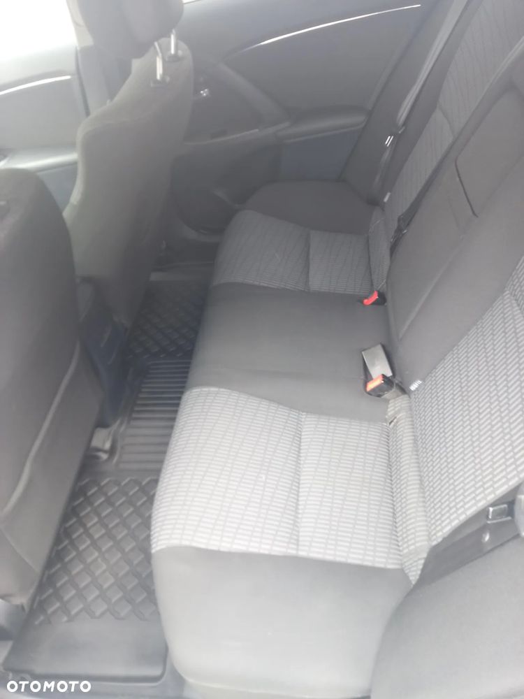 Toyota Avensis - 8