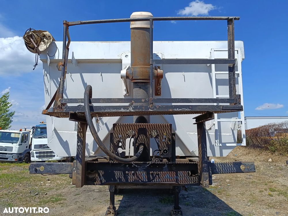 Schmitz Cargobull SKI 24/8.2 - 9