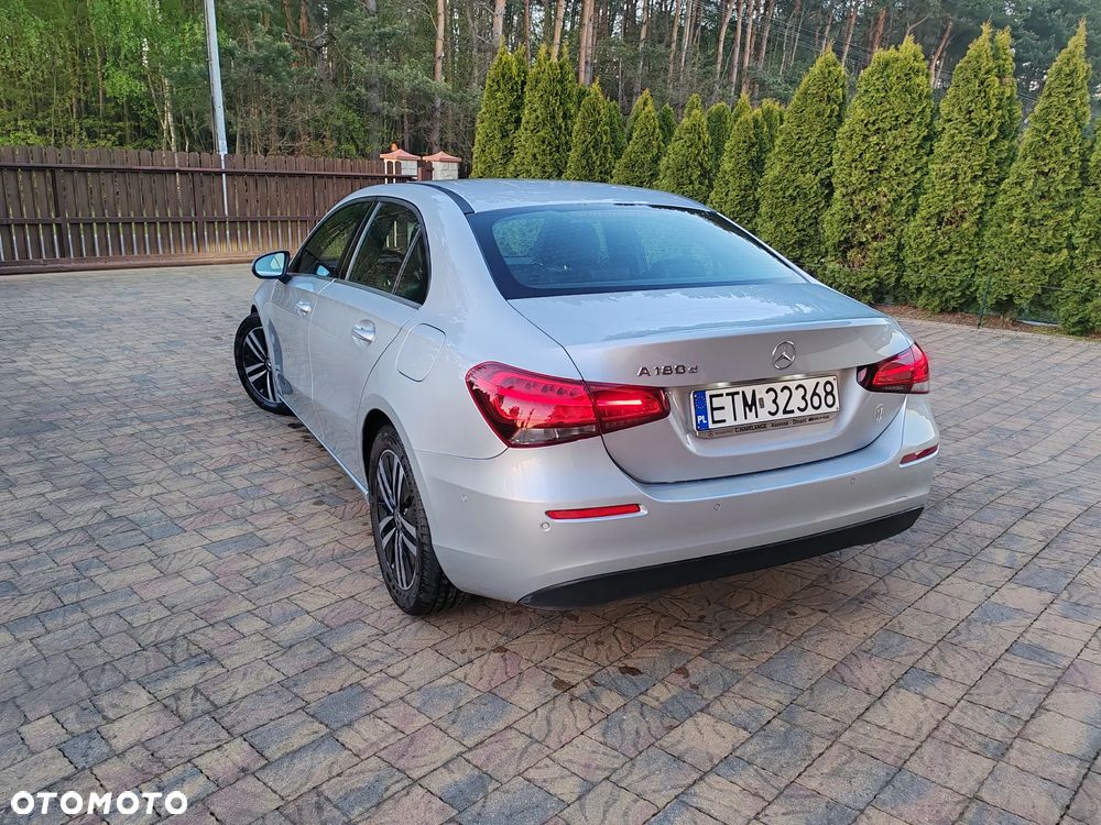 Mercedes-Benz Klasa A 180 d Edition 1 7G-DCT - 17