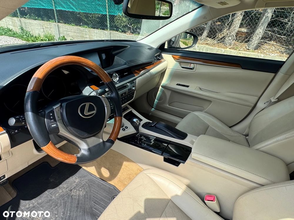 Lexus ES Standard - 14