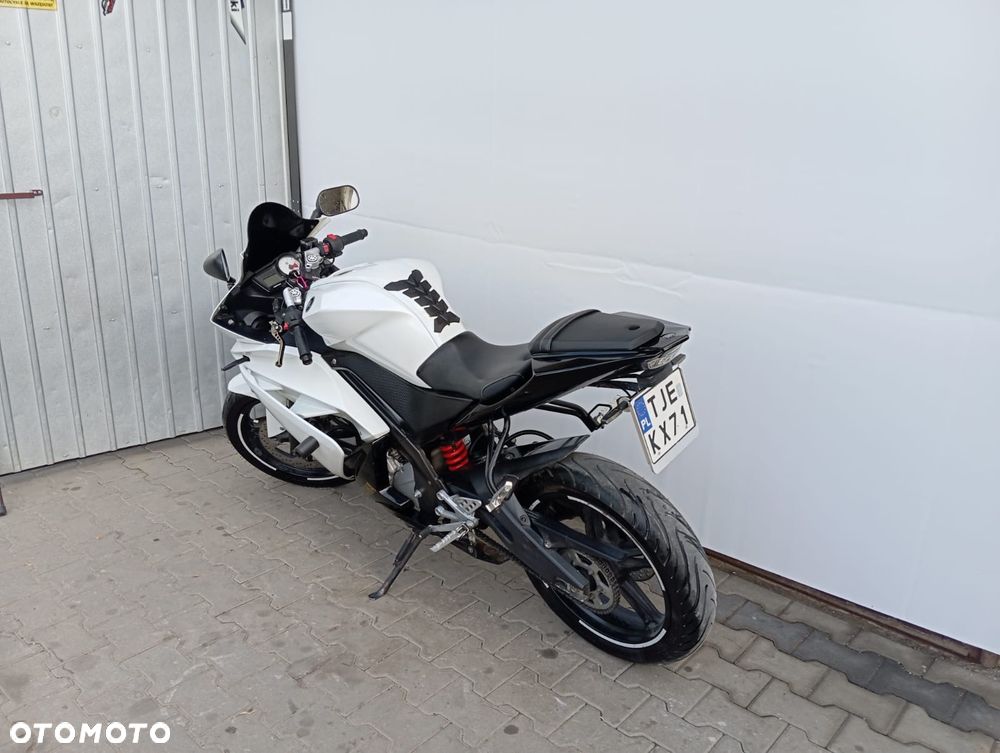 Yamaha YZF - 6