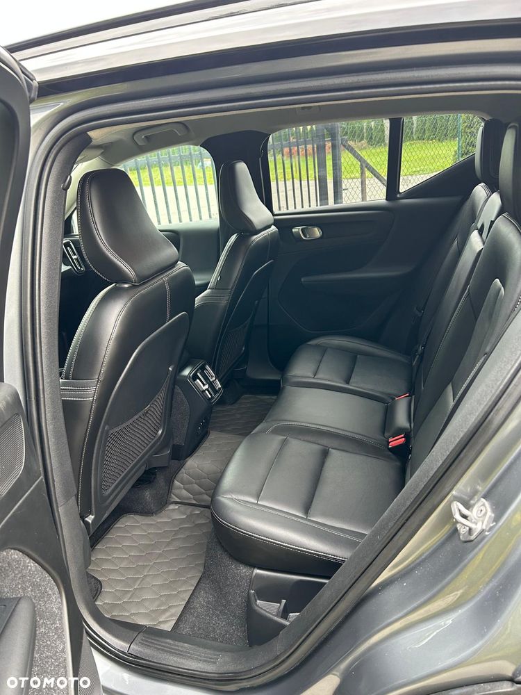 Volvo XC 40 T5 AWD Geartronic Momentum Pro - 33
