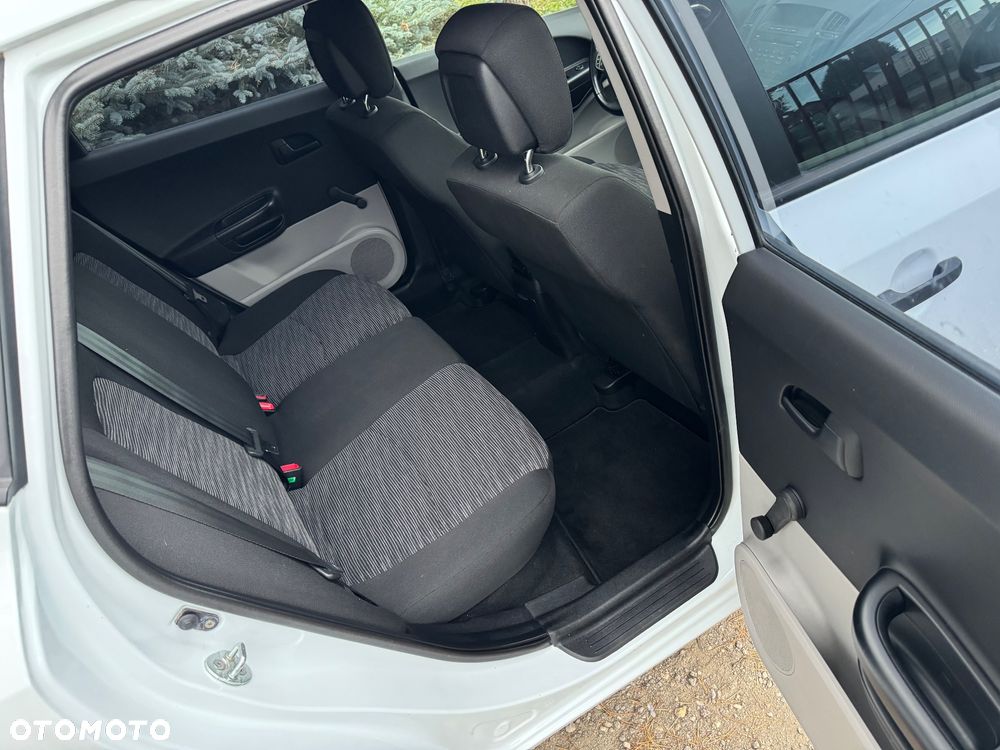 Kia Ceed - 14