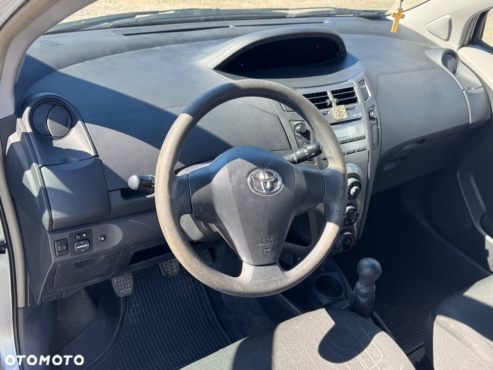 Toyota Yaris 1.0 Luna A/C - 12