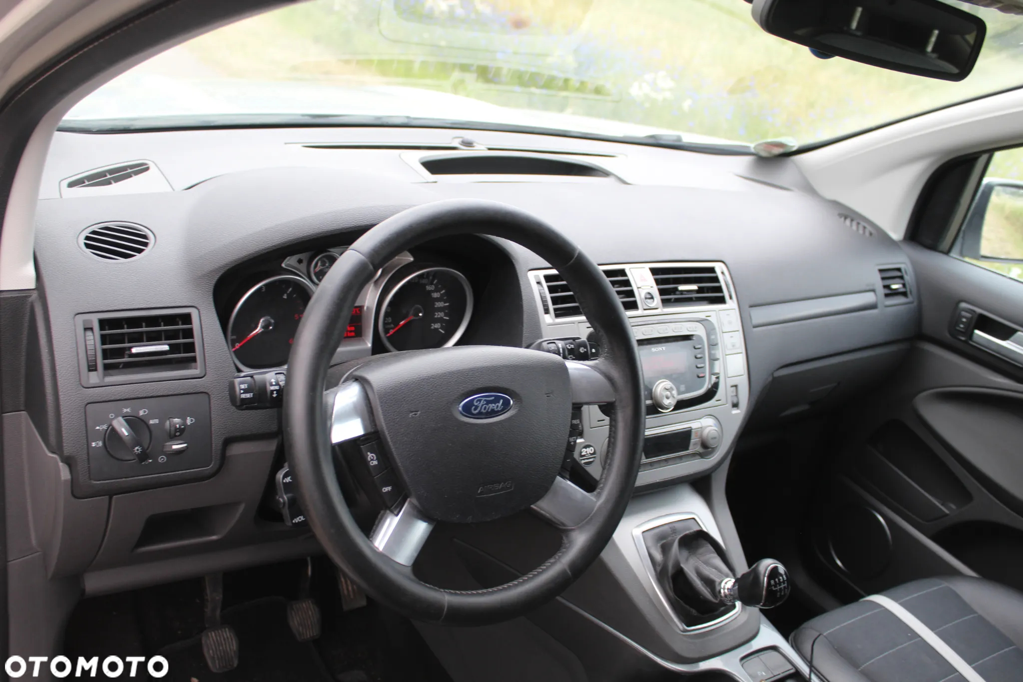 Ford Kuga 2.0 TDCi 2x4 Titanium - 8