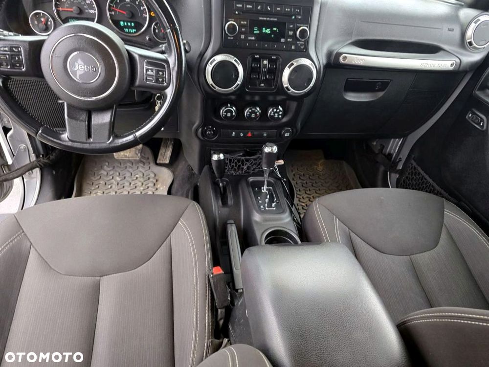 Jeep Wrangler 3.6 Unlim Sahara - 34