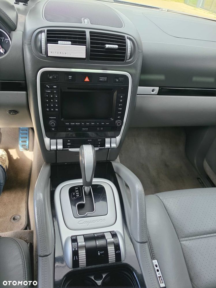 Porsche Cayenne - 5