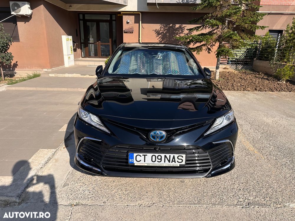Toyota Camry Luxury - 1