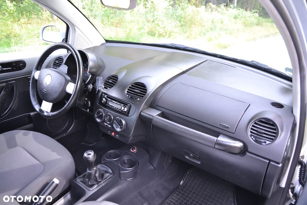 Volkswagen New Beetle - 24