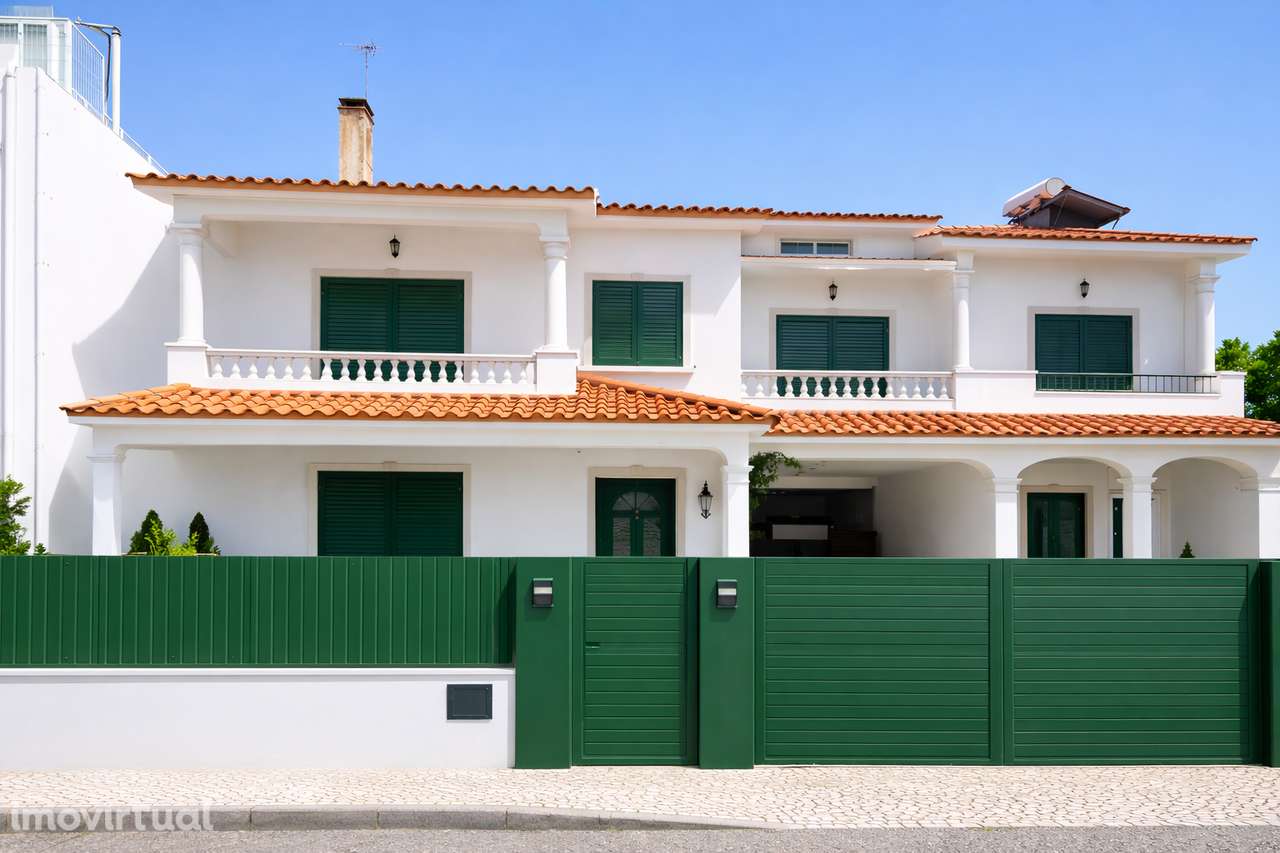 Moradia T4 em fase de remodelação - Próxima da estação! - Grande imagem: 2/2