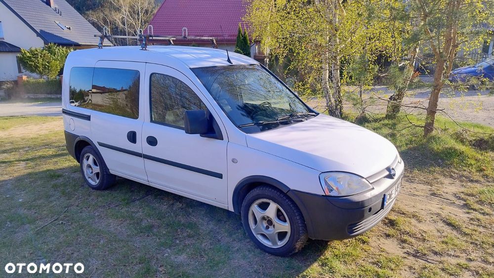 Opel Combo Tour Essentia - 1