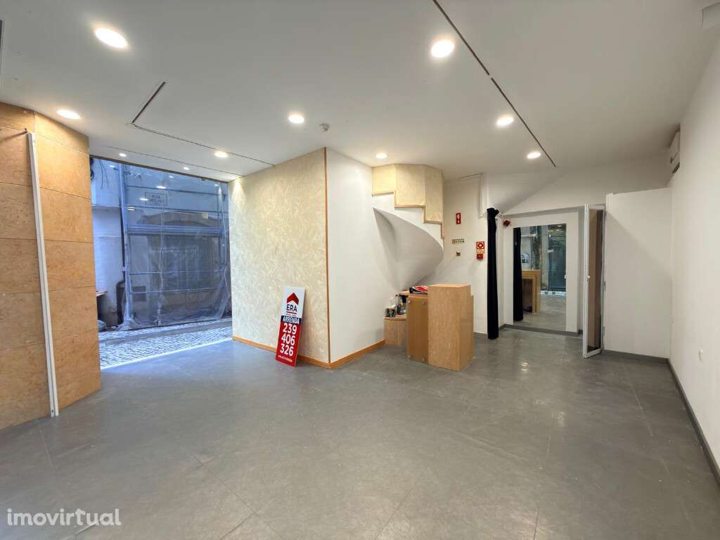 Loja Comercial com Grande Montra na Baixa de Coimbra - Grande imagem: 2/10