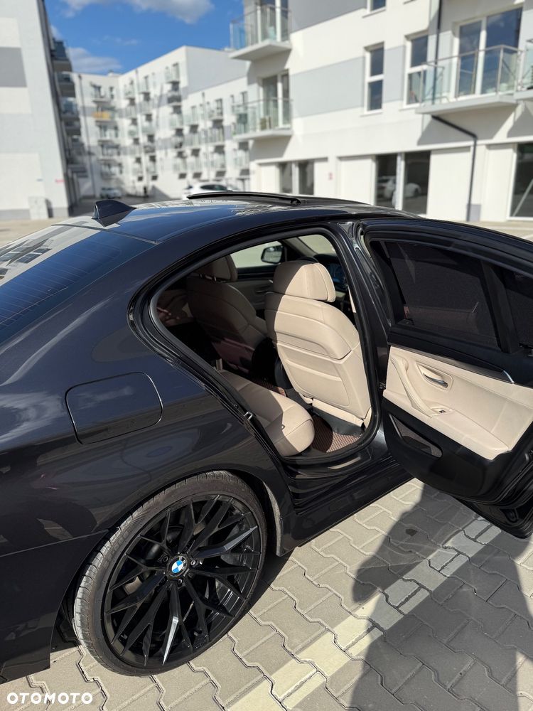 BMW Seria 5 525d xDrive - 17
