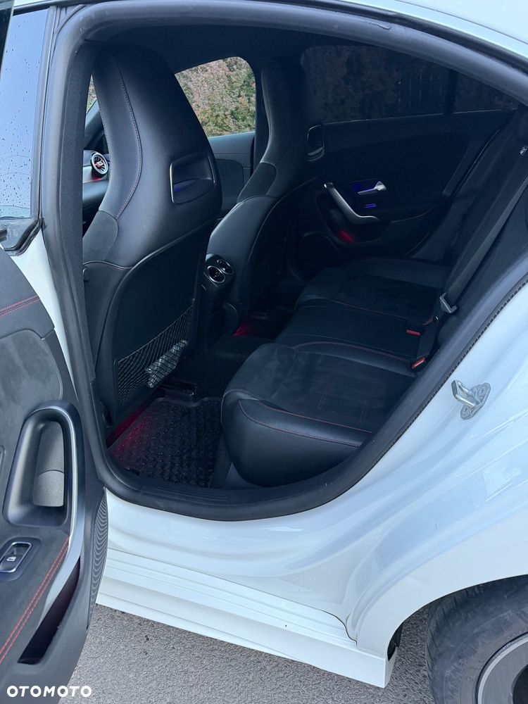 Mercedes-Benz CLA - 13