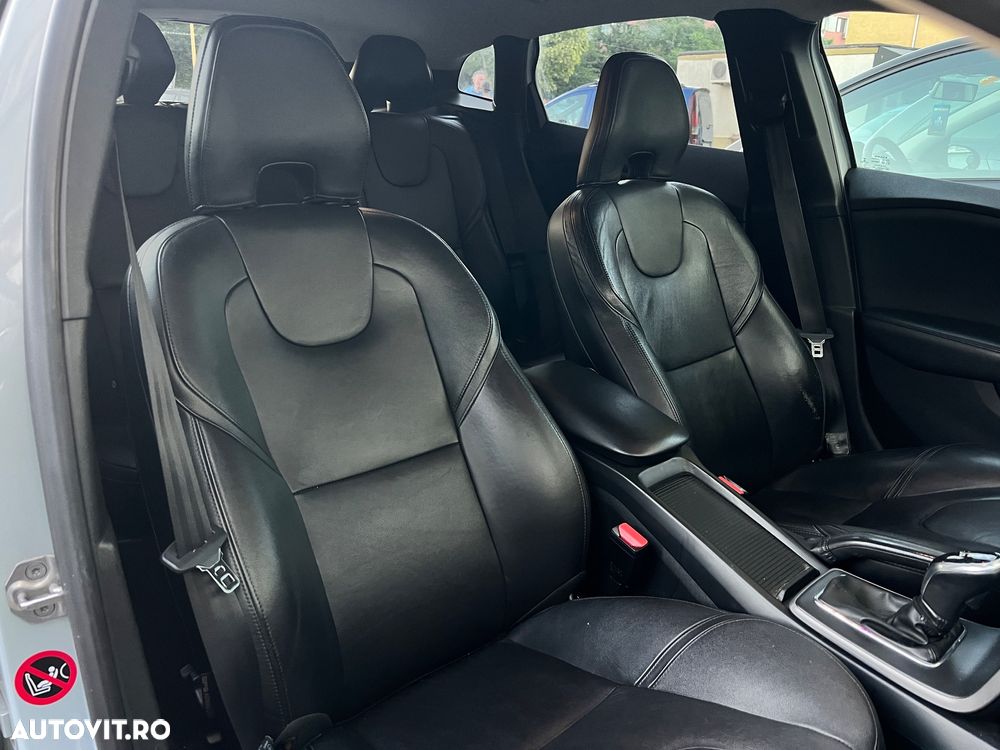 Volvo V40 D2 ECO Aut. R-Design - 25