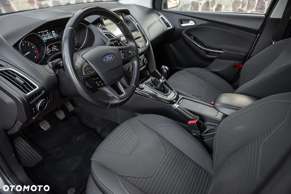 Ford Focus SW - 15