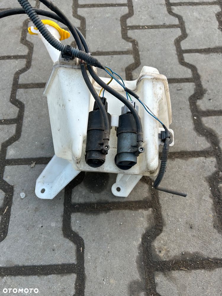 Toyota Yaris III zbiorniczek spryskiwaczy pompki 2011-2020 - 3