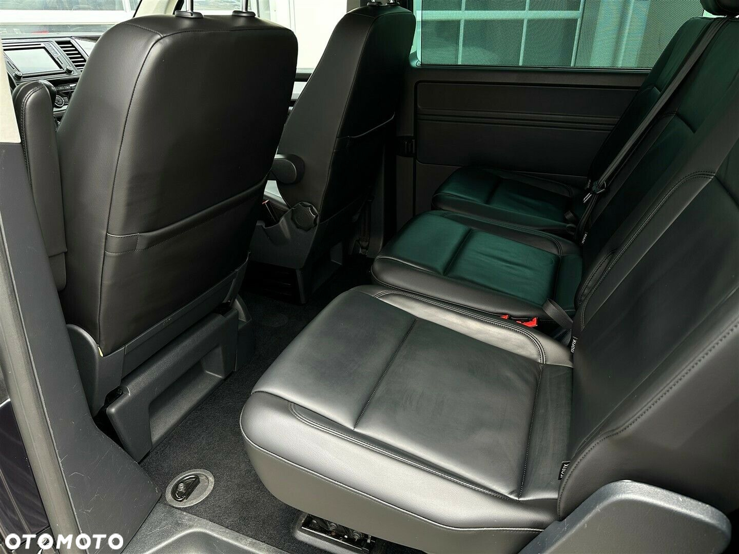 Volkswagen Caravelle - 10