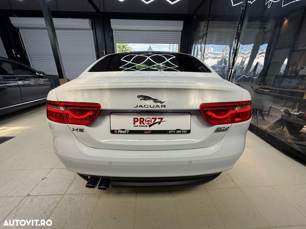 Jaguar XE 2.0 AWD R-Sport - 6