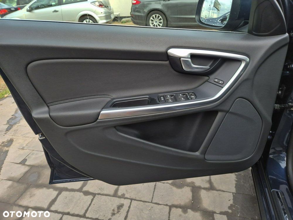 Volvo V60 D3 Geartronic Momentum - 12