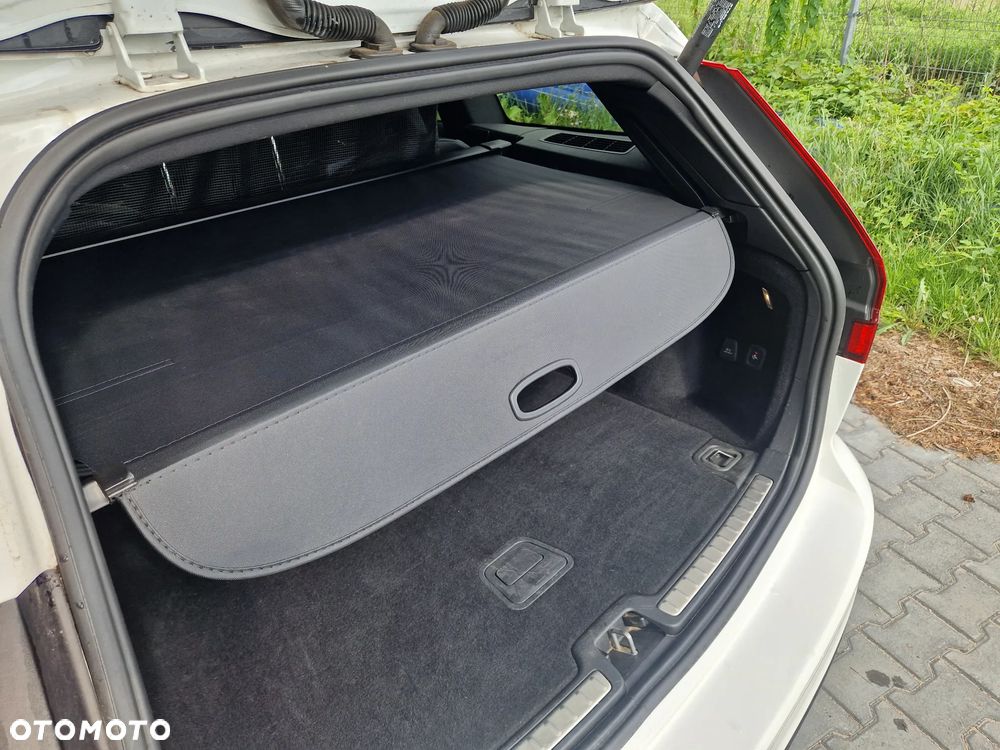 Volvo V60 T6 AWD R-Design - 29