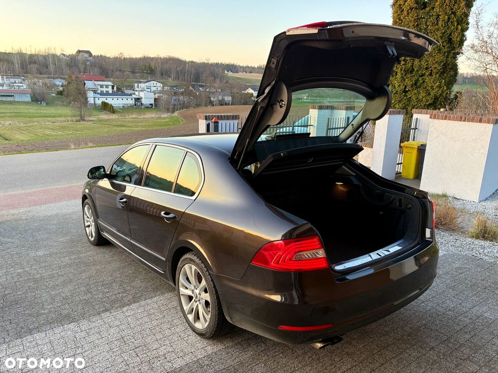 Skoda Superb 2.0 TDI Elegance DSG - 24