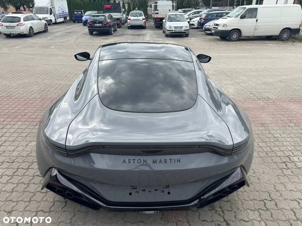 Aston Martin Vantage - 10