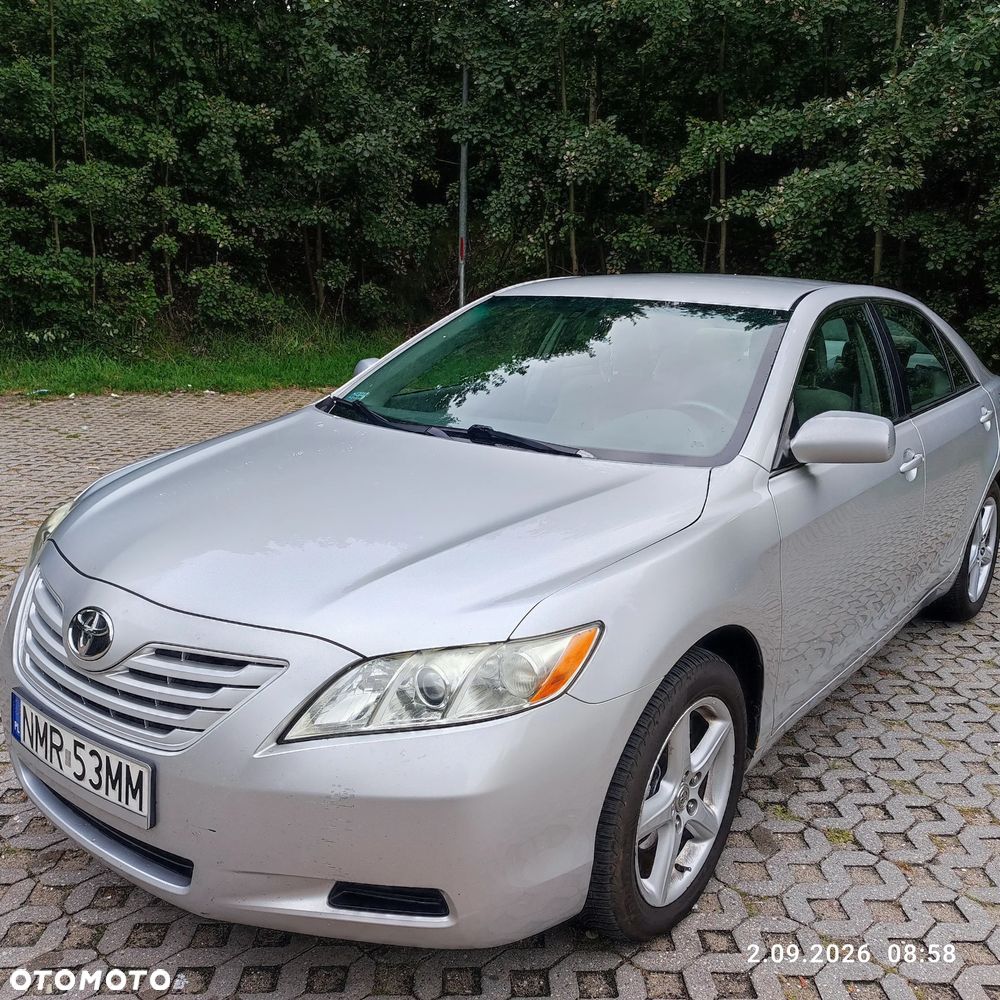 Toyota Camry - 1