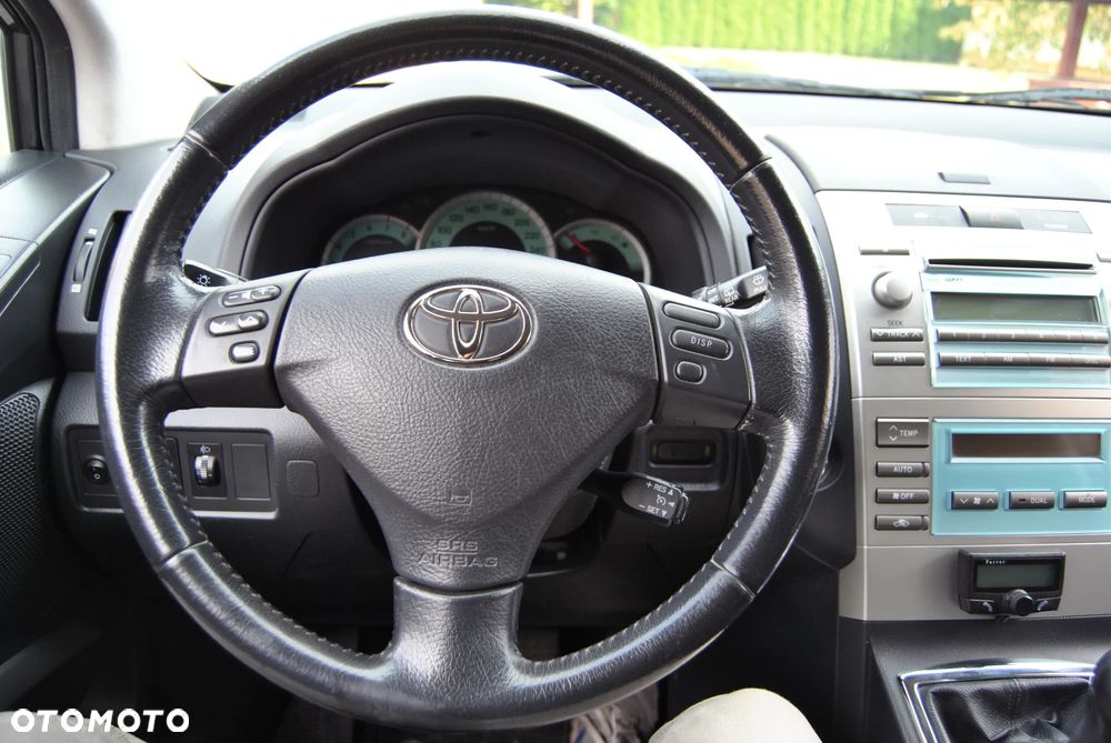Toyota Corolla Verso 1.8 Sol + 7os - 26