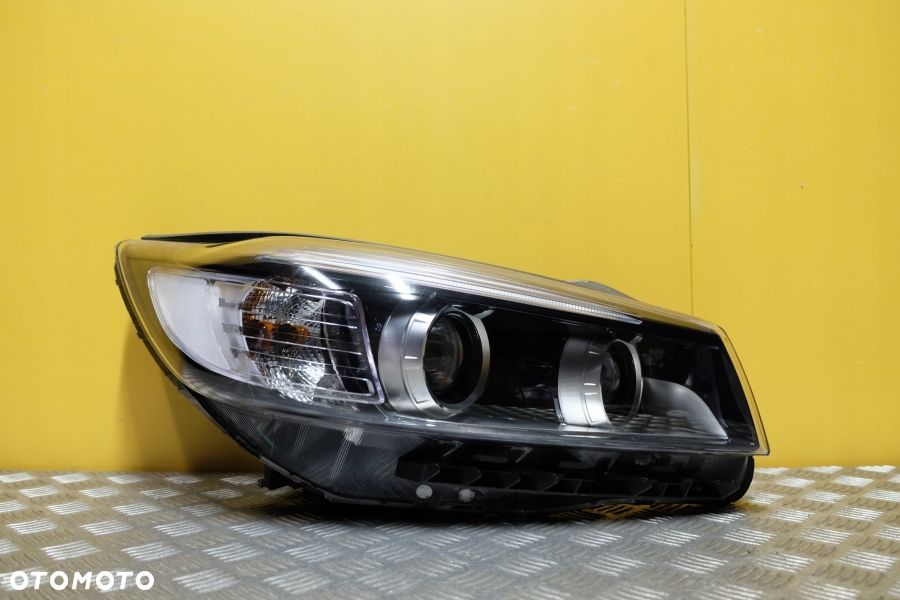 KIA SORENTO 2015- REFLEKTOR LAMPA ZWYKŁA SOCZEWKOWA Z LED R EU - 1