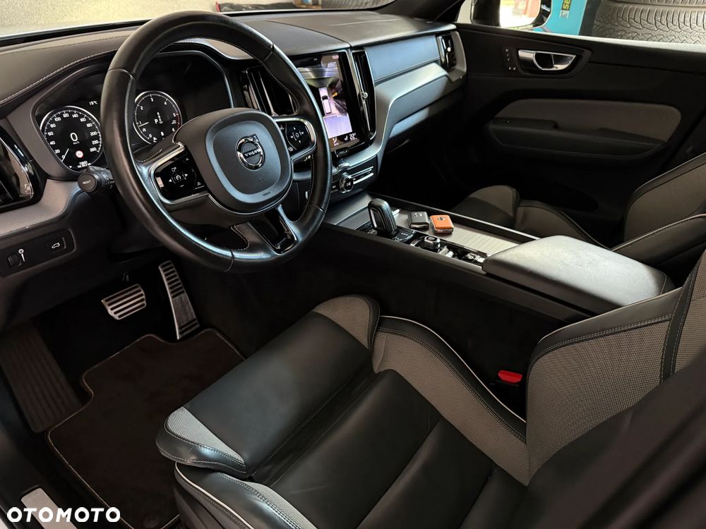 Volvo XC 60 B4 D AWD R-Design - 4
