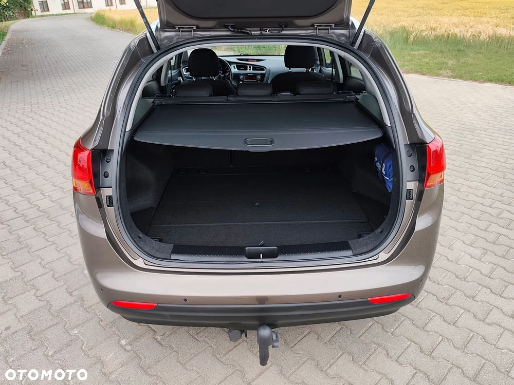 Kia Ceed 1.6 CRDi 128 Fifa World Cup Edition - 13